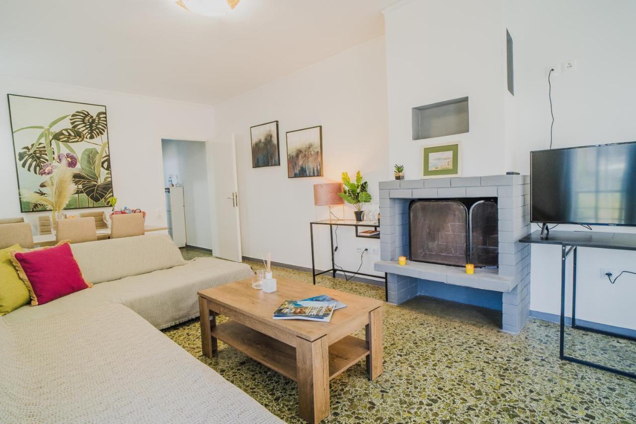 Green Apartment Ground Floor Feel Like Home Properties Saronida Exterior photo